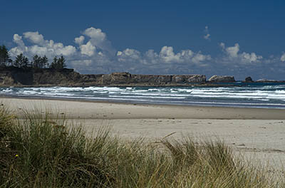 OR: South Coast Region, Coos County, Coos Bay Area, Cape Arago Parks, Bastendorff Beach County Park, View over Bastendorff Beach towards the cliffs of Yoakam Point [Ask for #274.845.]